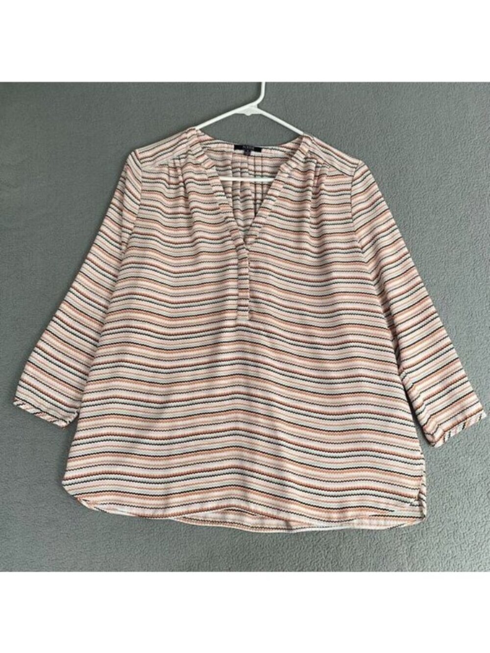 NYDJ Top Women's size S Multicolor Chevron Pintuck Blouse V Neck 3/4 Sleeve